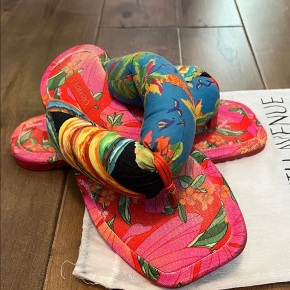 Farm Rio Puffy Sandals - Picture 6 of 7